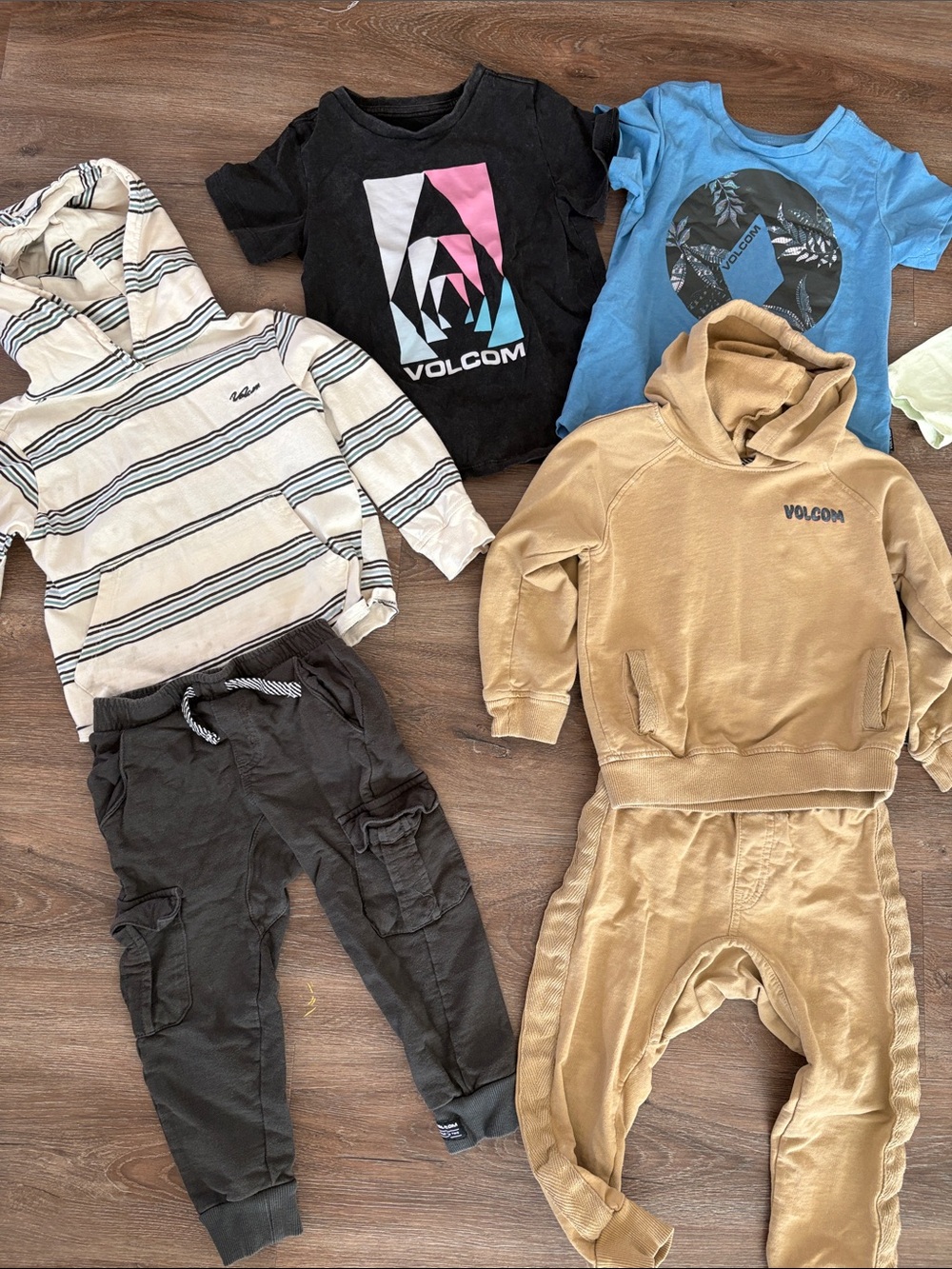 Volcom Kids clothes bundle 13 pieces